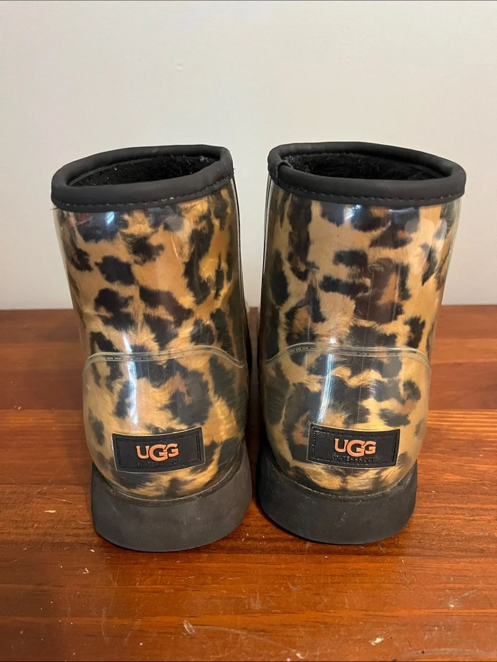 UGG Women's Classic Clear Mini, Size 10